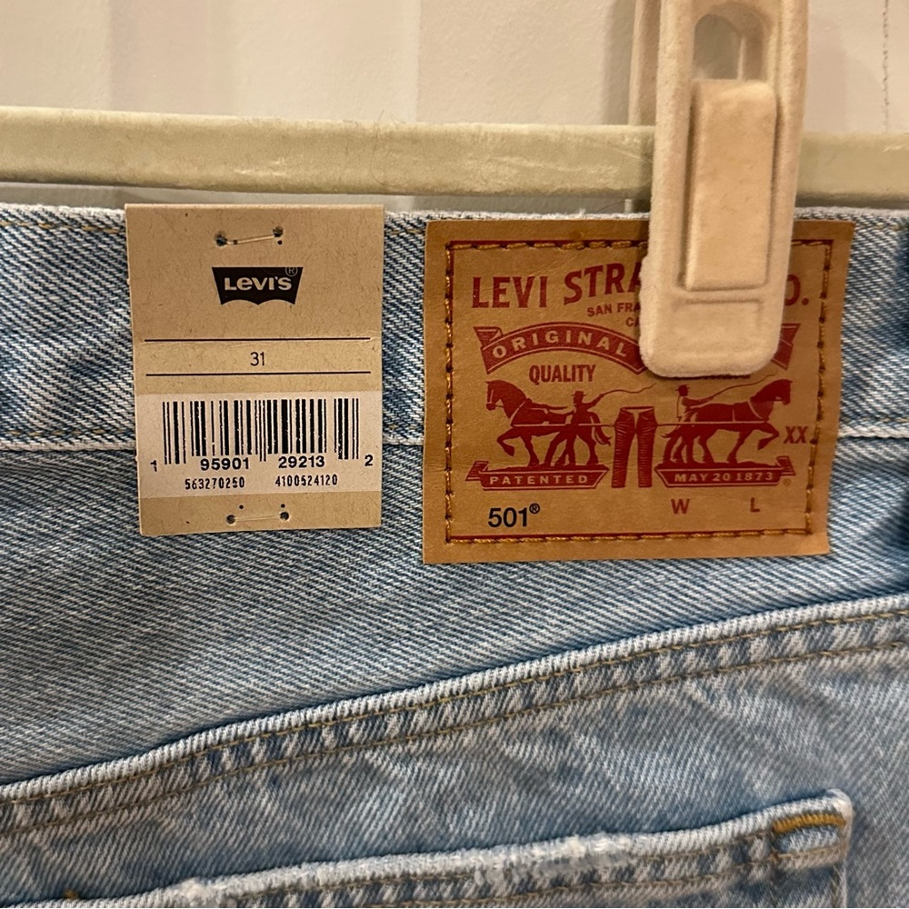 NWT - Levi’s 501 High Rise Shorts - 31 - Picture 3 of 4